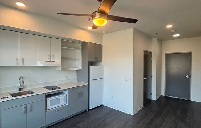 1 bed, 1 bath, 442 sqft, $1,558, Unit 601