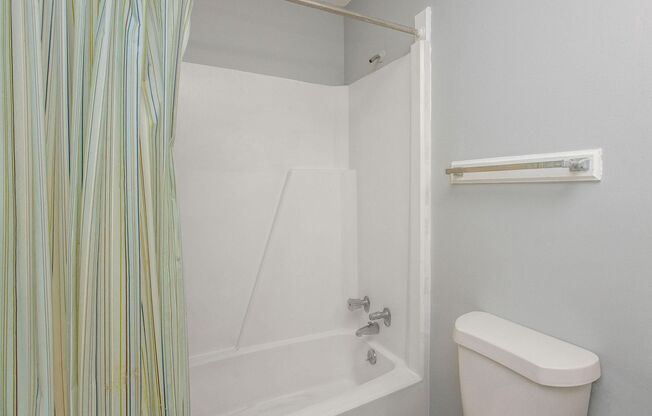 3 beds, 2.5 baths, 1,322 sqft, $950
