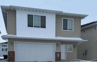 4-bedroom, 3-bathroom West Fargo Single-Family Home w/2 Stall Garage