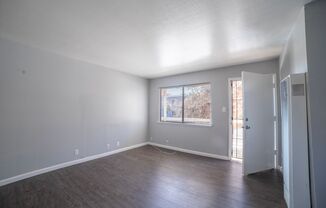 2 beds, 1 bath, $1,750, Unit 08