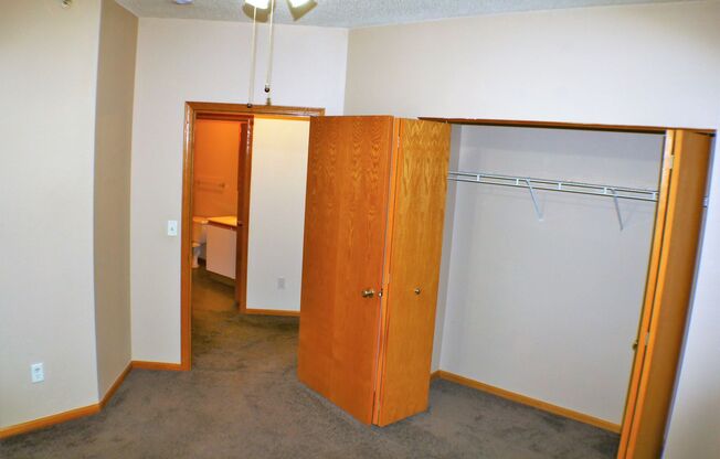 2 beds, 1 bath, $1,195