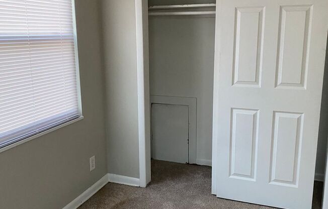 2 beds, 1 bath, 800 sqft, $1,205, Unit 919-2