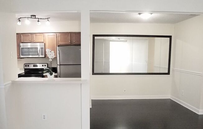 Beautiful 1/1 wood floor condo for rent in front of Full Sail !