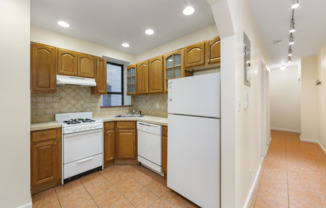 3 beds, 1 bath, $4,250, Unit 7