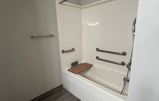 2 beds, 2 baths, 890 sqft, $1,195, Unit 2019-102