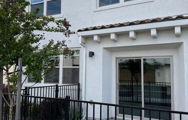 3 beds, 2.5 baths, $2,745, Unit UNIT 23102