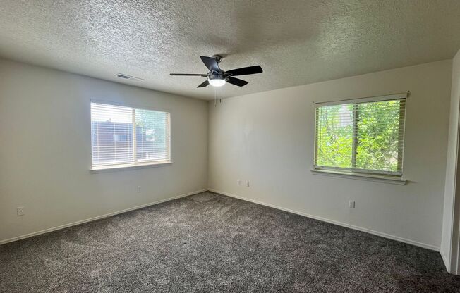 Lovely 2 Bedroom 2 Bathroom Condo Located In The NW!