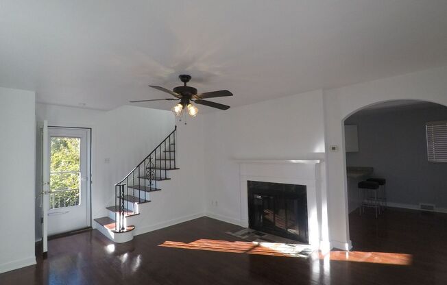 3 Bedroom/ 1 Bathroom House for Rent in Brookline!