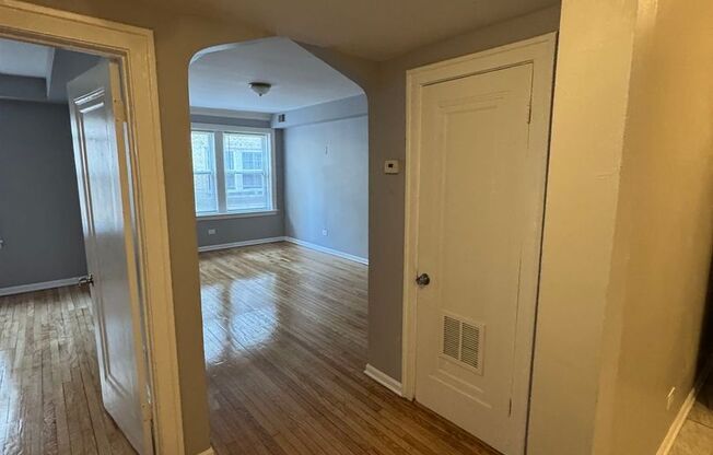 2 beds, 1 bath, $1,860, Unit 1119-2S