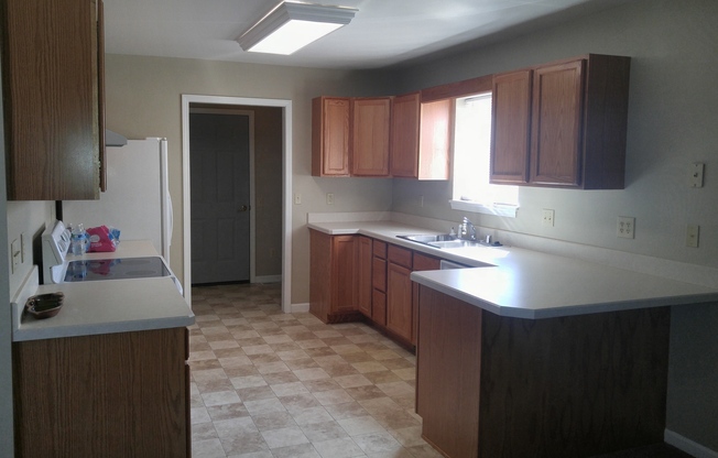 3 beds, 2 baths, 1,850 sqft, $1,450, Unit 1939