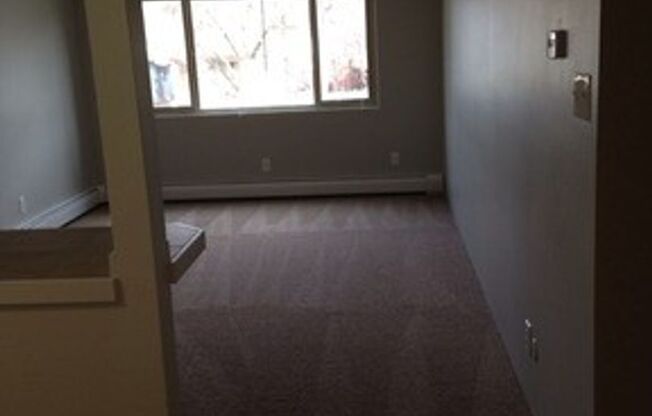 2 beds, 1 bath, 785 sqft, $1,200, Unit D201