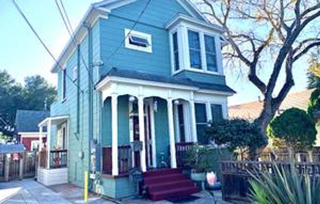 Updated Classic Victorian 3bd 2ba Close To Downtown