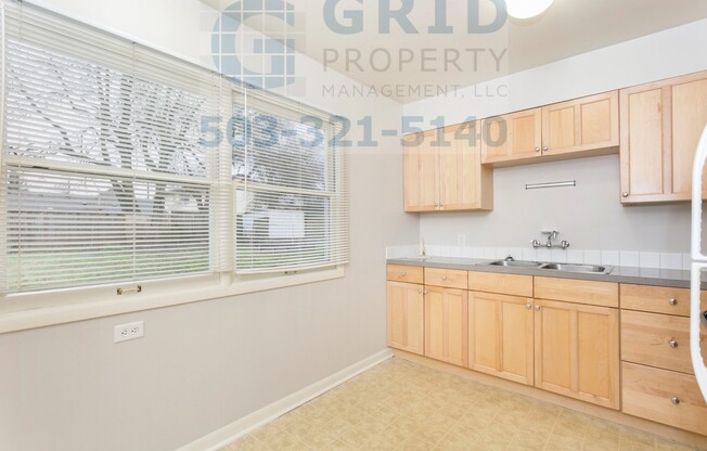 Charming 2 Bedroom Home Available in North Portland! -  University Park Neighborhood