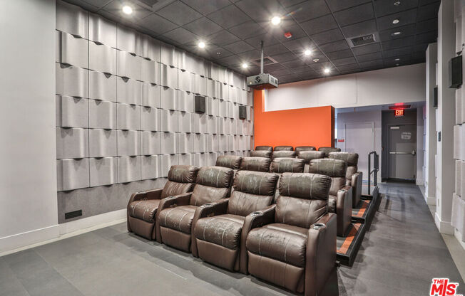 645 W 9th St
