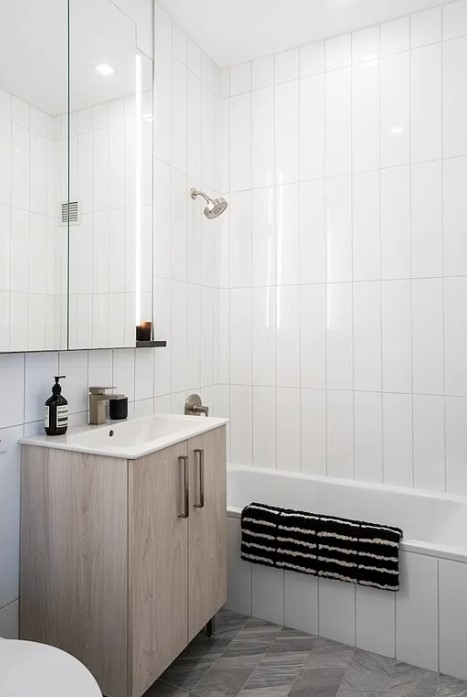 299 W 47 ST
