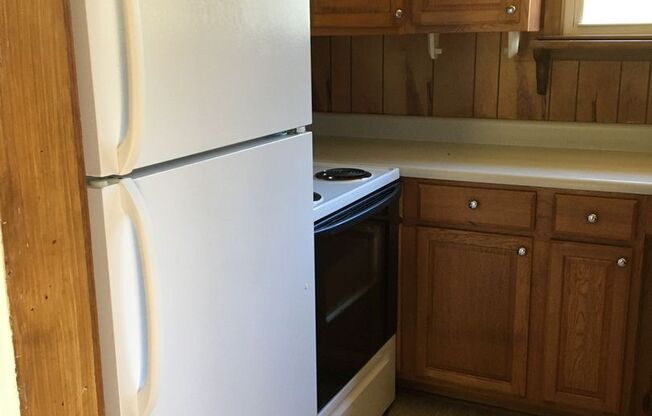 2 beds, 1 bath, 878 sqft, $950, Unit 2127 Oakhurst Circle