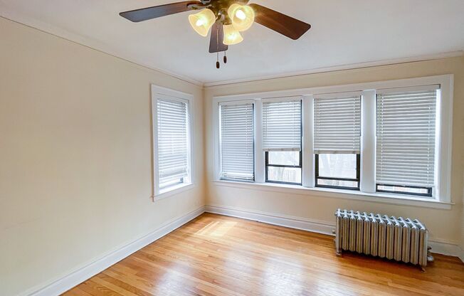 2 beds, 1 bath, 655 sqft, $2,235, Unit 4725-1