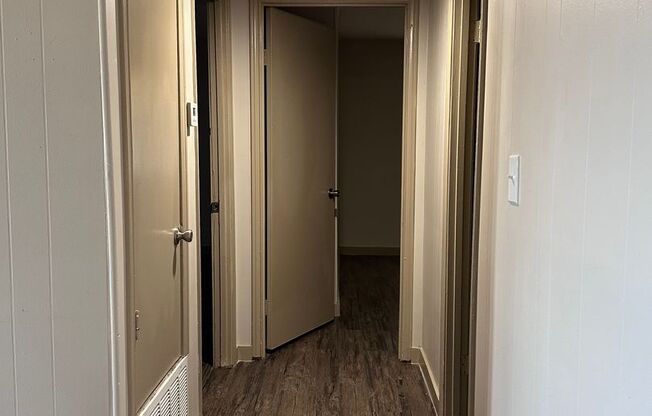 2 beds, 1 bath, 720 sqft, $980, Unit D201