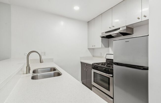 Studio, 1 bath, 595 sqft, $1,648, Unit 211
