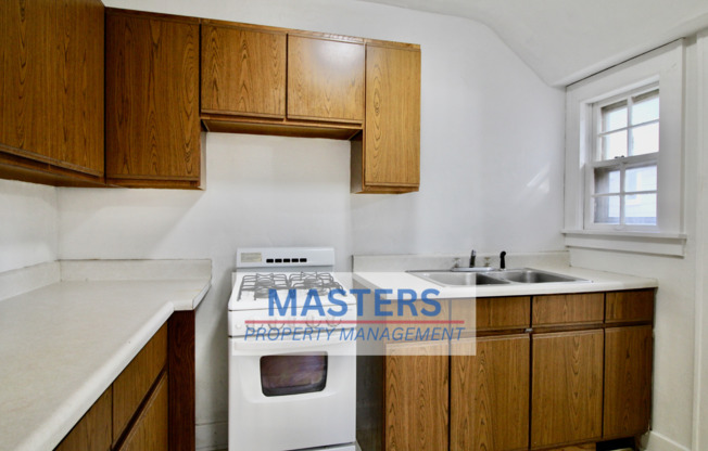 2 beds, 1 bath, $795, Unit Upper