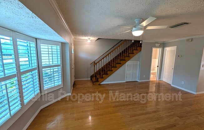 2007 W DE LEON ST