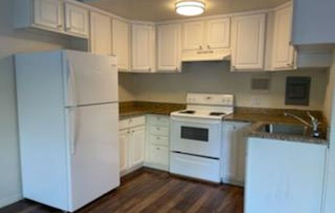 1 bed, 1 bath, 500 sqft, $1,570, Unit 01