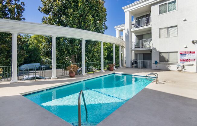 Spacious 2 BEDROOM/2 BATH Ample Closet Space Family Friendly