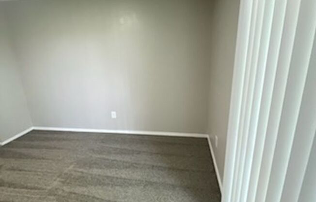 2 beds, 1 bath, 1,105 sqft, $875, Unit 2703-304