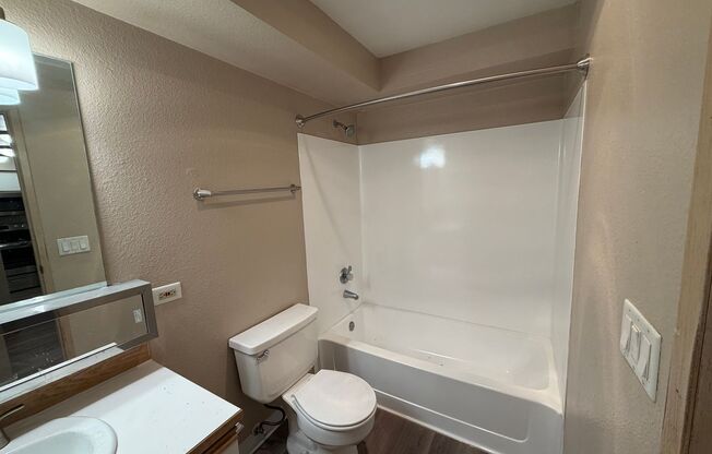 1 bed, 1 bath, 715 sqft, $1,795, Unit 327
