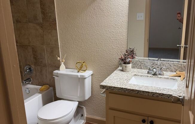 1 bed, 1 bath, 612 sqft, $895, Unit 906