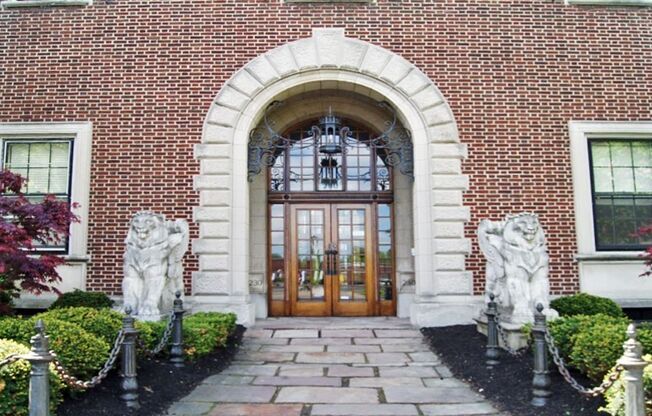 2 beds, 2 baths, 1,200 sqft, $2,650, Unit B33