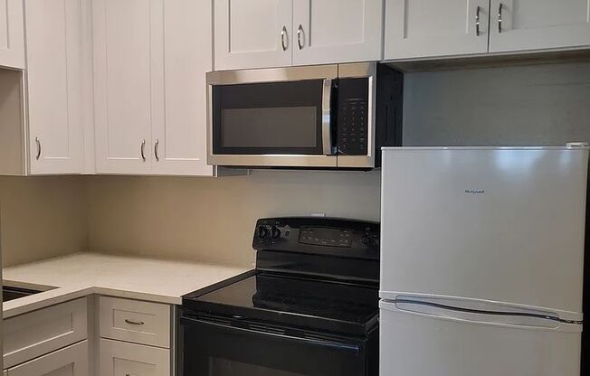 1 bed, 1 bath, 605 sqft, $990, Unit #111