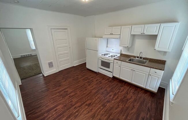 2 beds, 1 bath, 950 sqft, $800, Unit 2 (Second Floor)