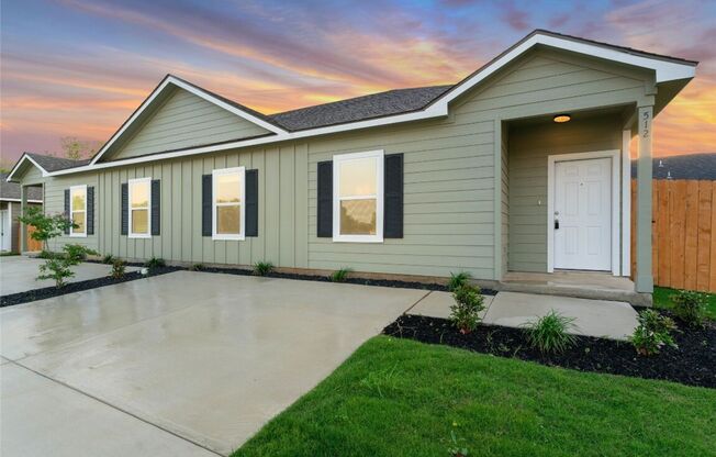Stunning New Duplex Home in Seguin