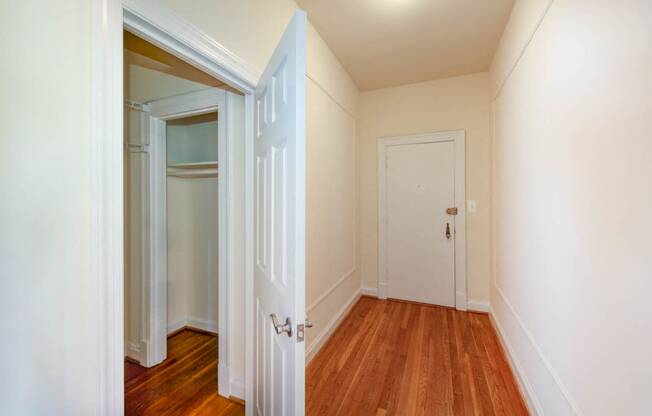 The-Frontenac-Foyer-and-Hall-Closet