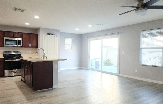 3663 VIA MARIPOSA AVE