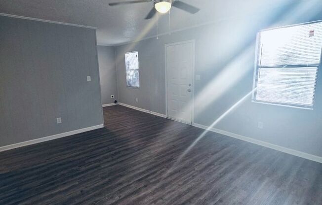 2 beds, 1 bath, 692 sqft, $1,095, Unit 100-A
