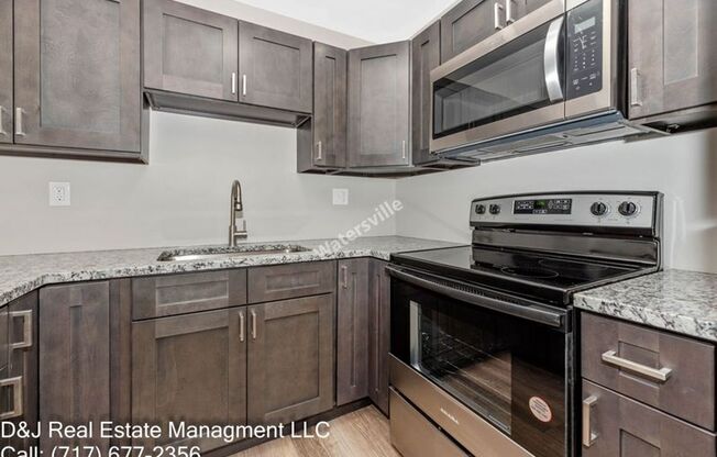2 beds, 1 bath, 900 sqft, $1,695, Unit Apartment 9