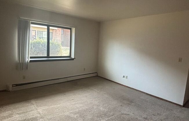 2 beds, 1 bath, 1,012 sqft, $1,299, Unit 5236 01