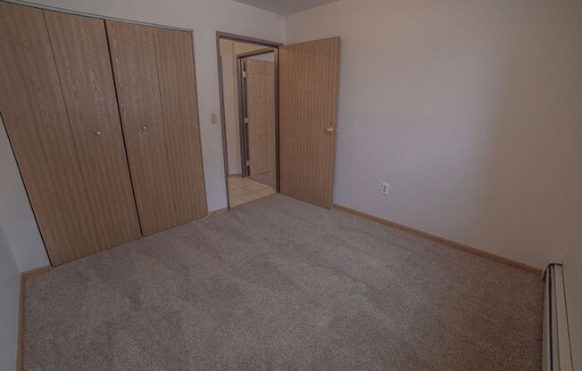 3 beds, 1 bath, 1,025 sqft, $955, Unit 3100-101