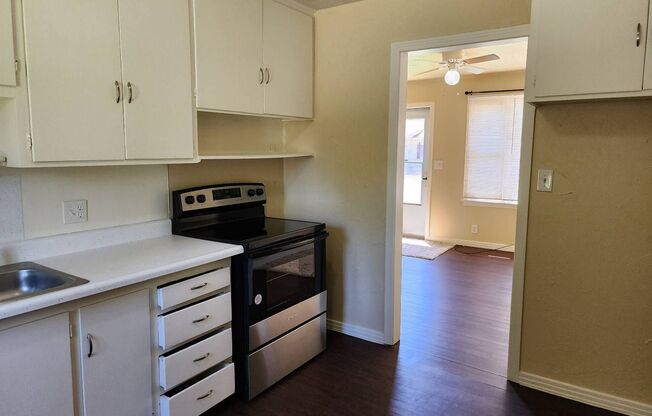 2 beds, 1 bath, $950