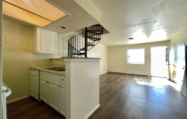 2 beds, 1 bath, 790 sqft, $915, Unit I225