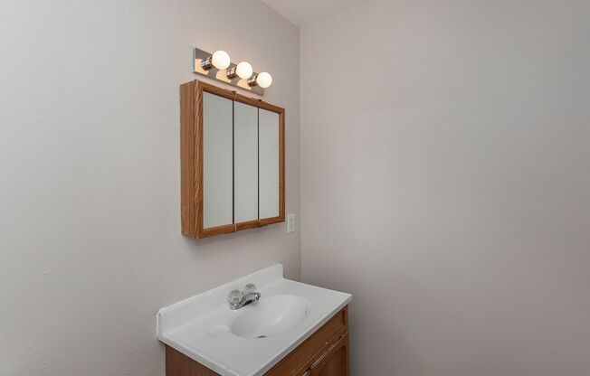 2 beds, 1 bath, 850 sqft, $795, Unit 3535 N Main Street Apt C-7