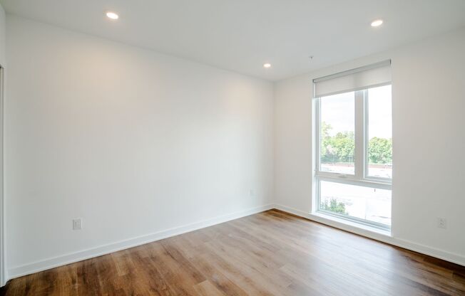 2 beds, 2 baths, 895 sqft, $1,875, Unit 201