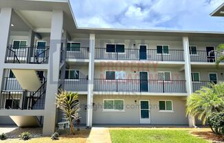 649 TAMIAMI TRL S