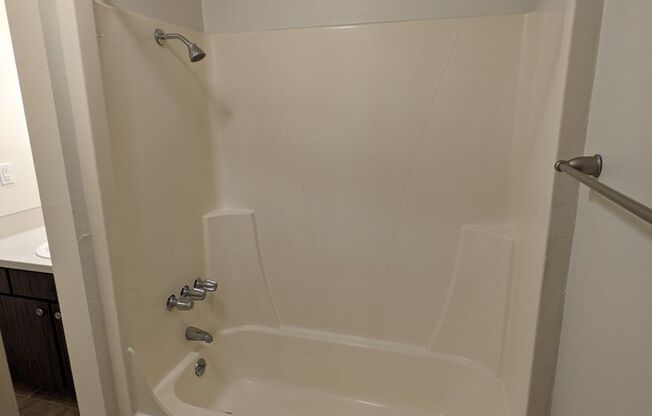 3 beds, 1.5 baths, 1,500 sqft, $1,995, Unit 2802-5