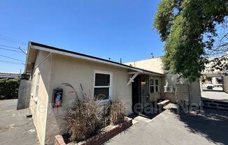 936 W Foothill Boulevard