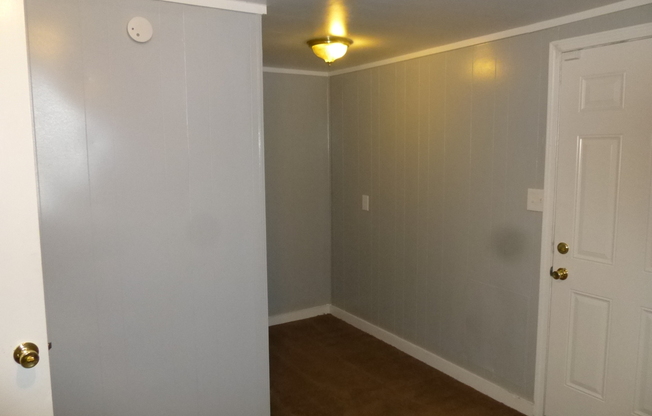 3 beds, 2 baths, $1,100