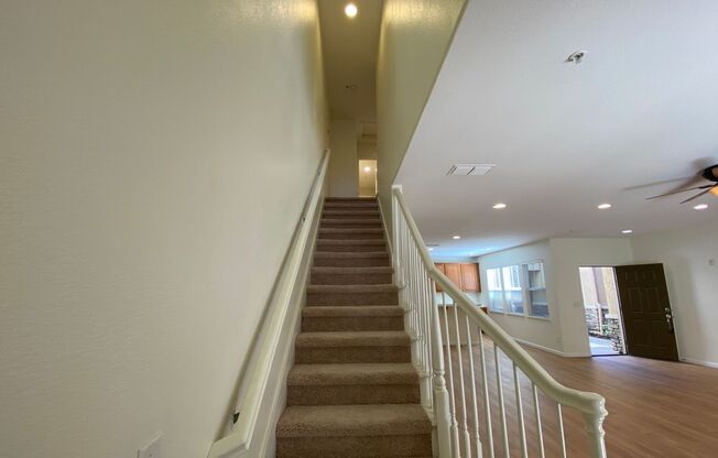 3 beds, 2.5 baths, $2,595, Unit #3014