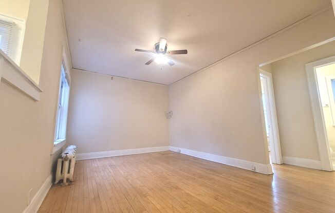 1 bed, 1 bath, $1,025, Unit 18